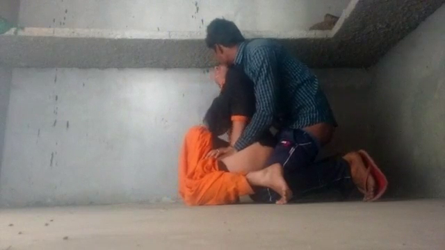 Lovers went newly constructed building for outdoor sex